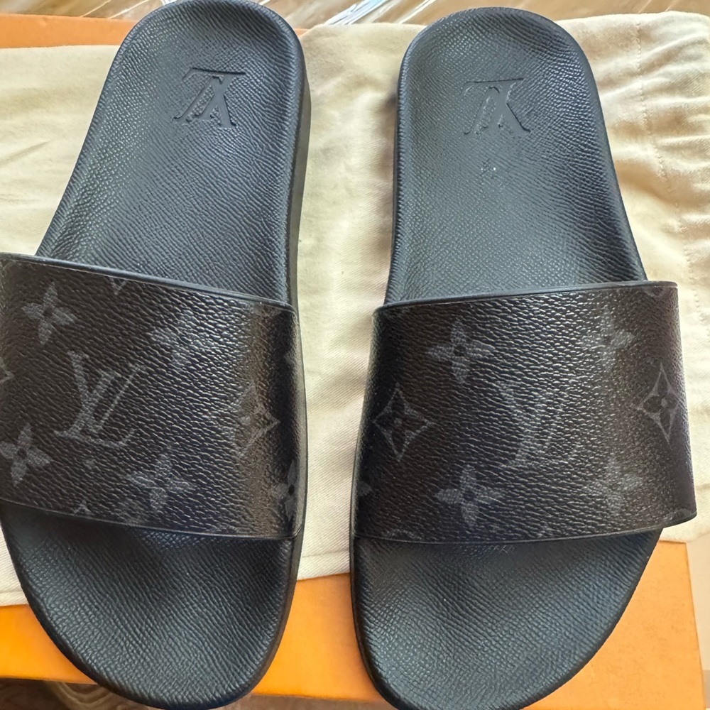 Louis Vuitton Mens Waterfront Mule
